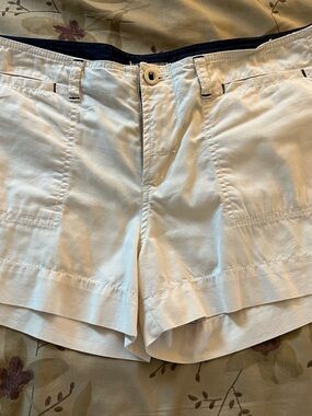 Periscope cream color Y2K Shorts Size 9-excellent condition
